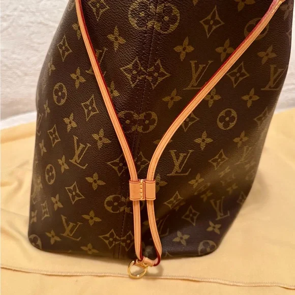 Louis Vuitton Neverfull GM Monogram Tote - Picture 7 of 16